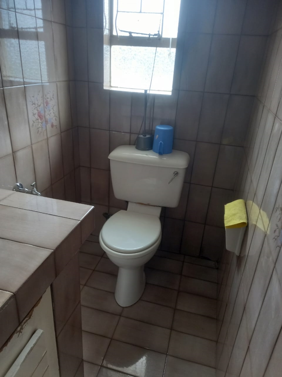 5 Bedroom Property for Sale in Manzil Park North West